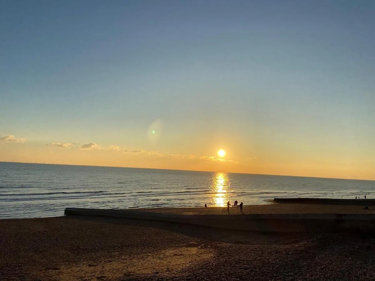 The Windsor Apartment By Gge, Brighton Beach, Sleeps 4